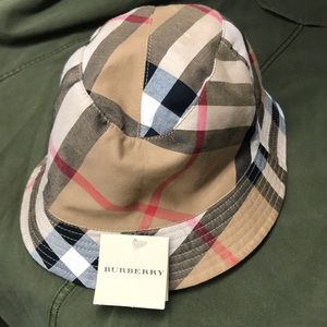 Authentic Burberry women’s bucket hat NEW with tag
